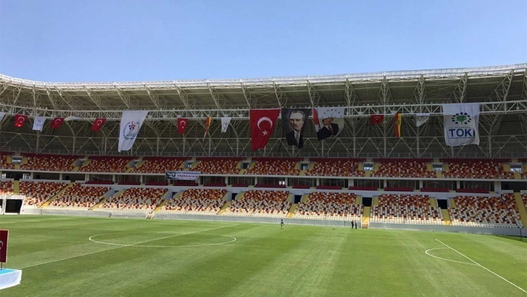 Bölgenin en büyük futbol stadyumu Malatya'da hizmete sunuldu
