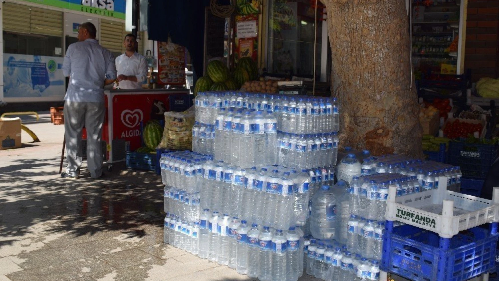 Kavurucu sıcaklıkların arttığı Malatya'da hazır suya yoğun talep
