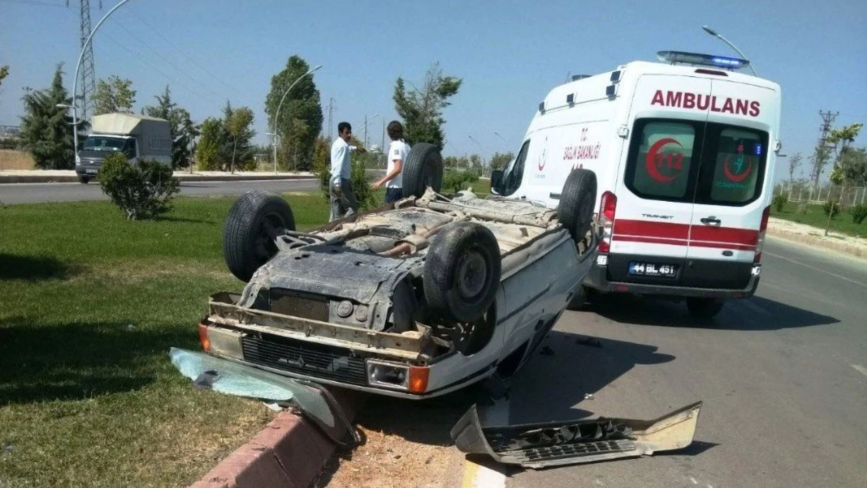 Suriyeli ailenin bulunduğu araç kaza yaptı: 4 yaralı