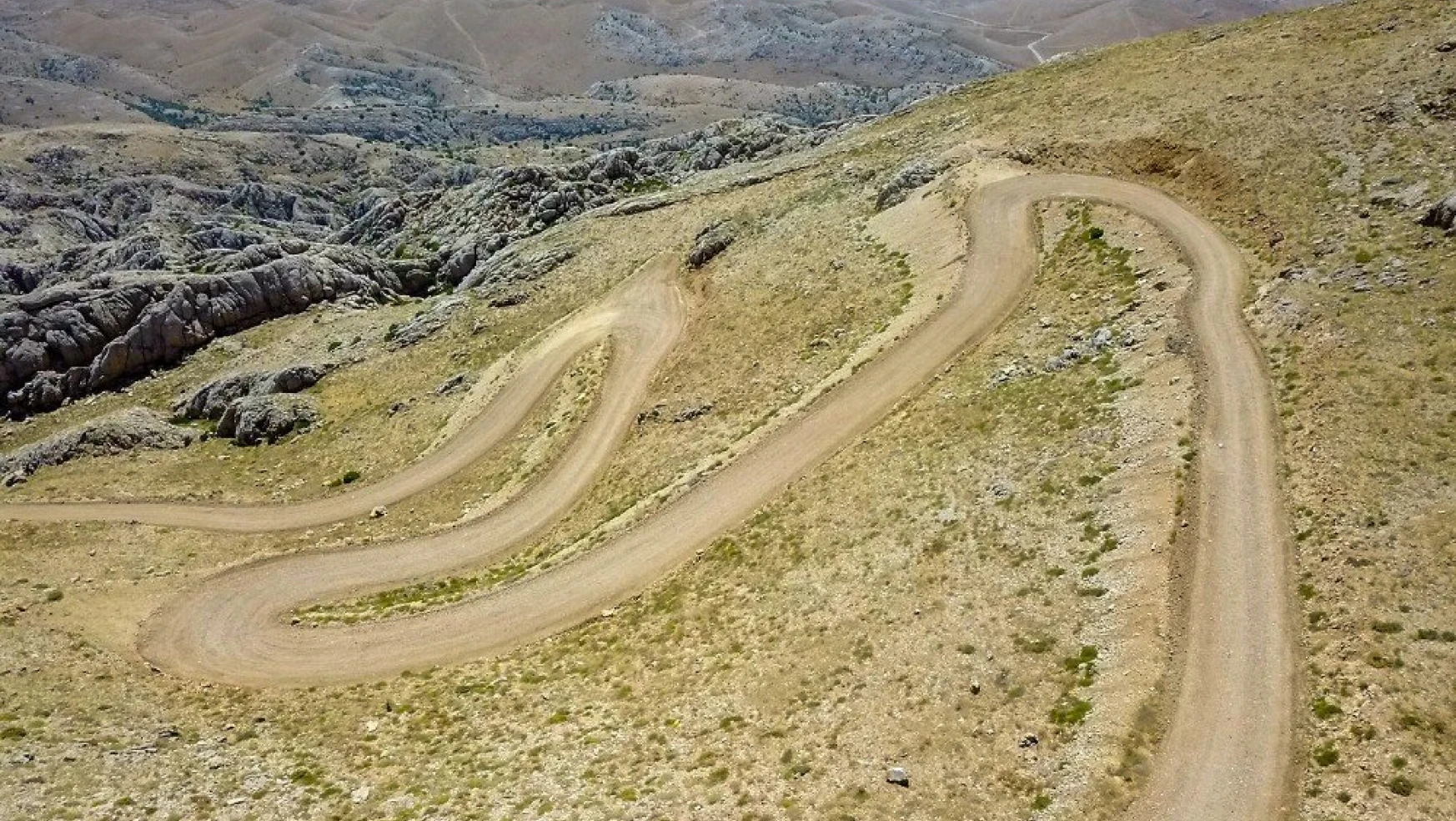 Nemrut Dağının 3 km'lik yolu yapılıyor
