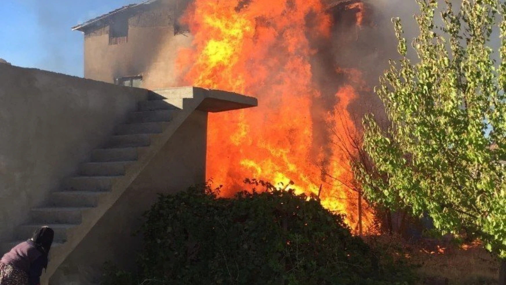 Malatya'da ev yangını
