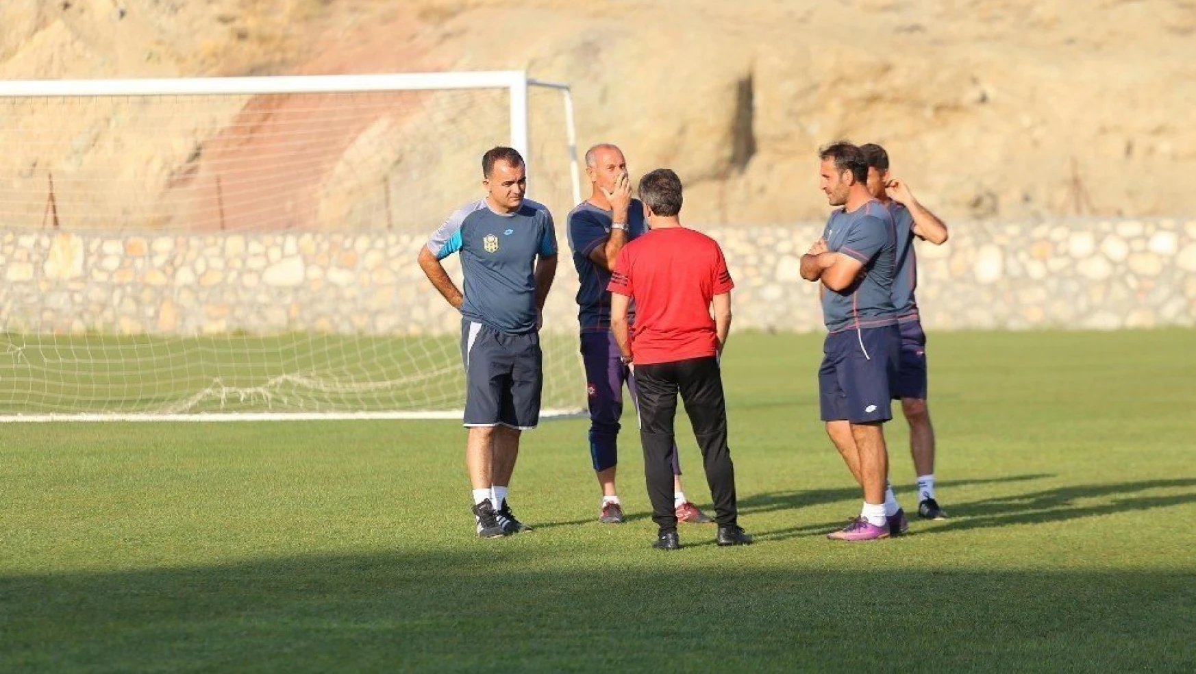 Evkur Yeni Malatyaspor, Bursaspor maçında Ali Ravcı'ya emanet
