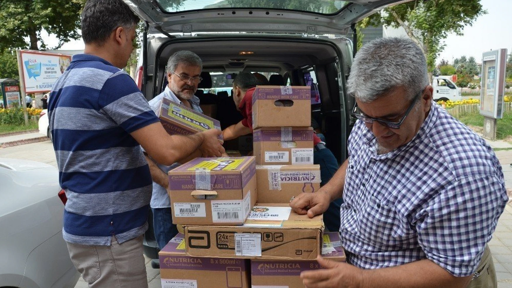 Büyükşehir'den mültecilere ilaç yardımı
