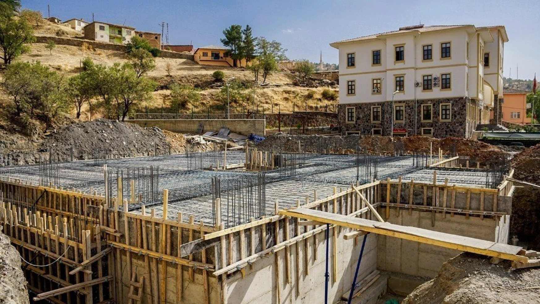 Doğanyol ilçesinde Kültür Merkezi inşaatı devam ediyor
