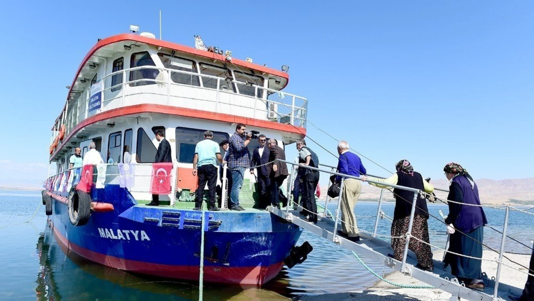 Belediye Başkanı Çakır'dan huzurevi sakinlerine tekne gezisi jesti
