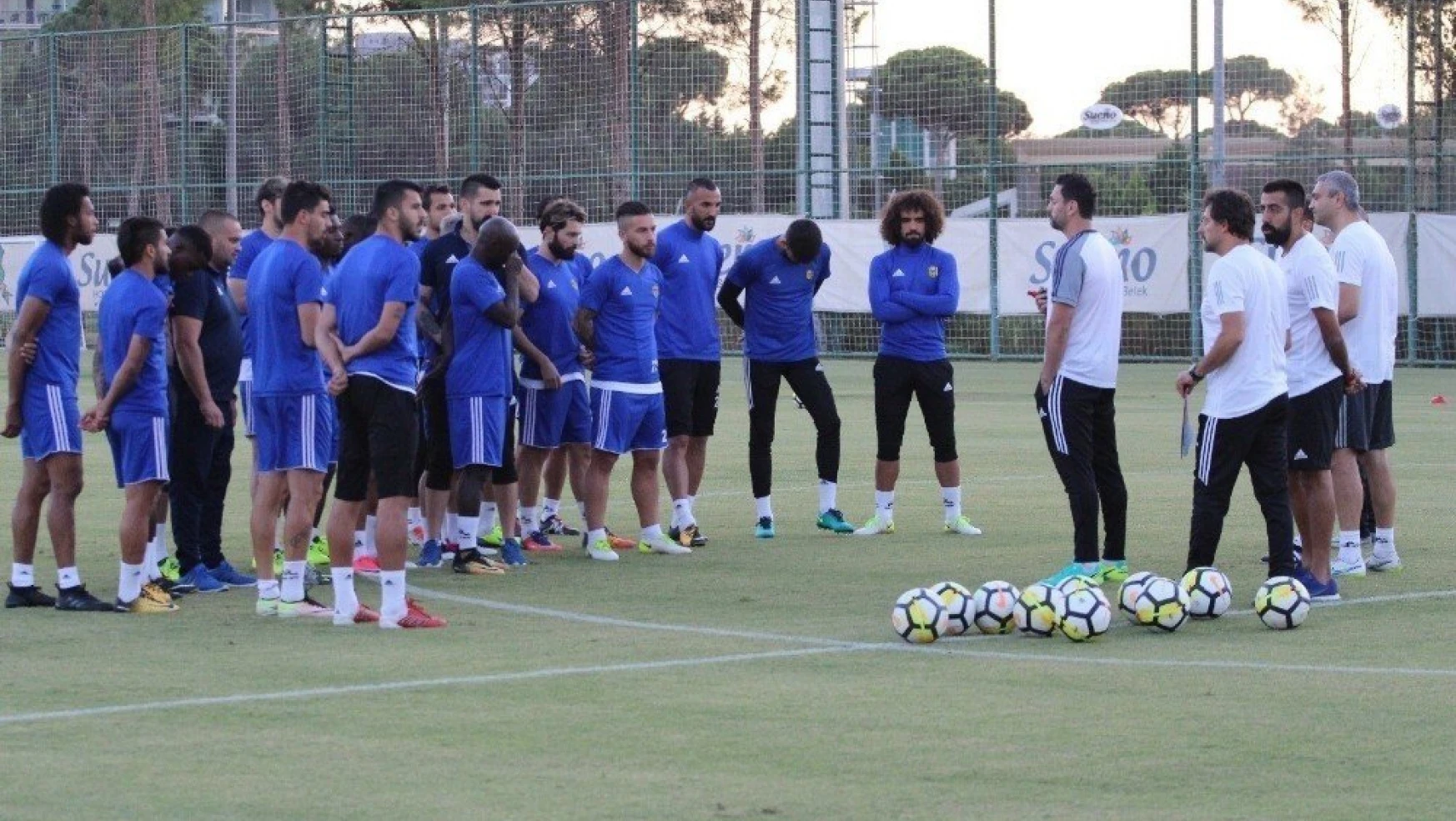 Evkur Yeni Malatyaspor'da Erol Bulut'un teknik ekibi açıklandı
