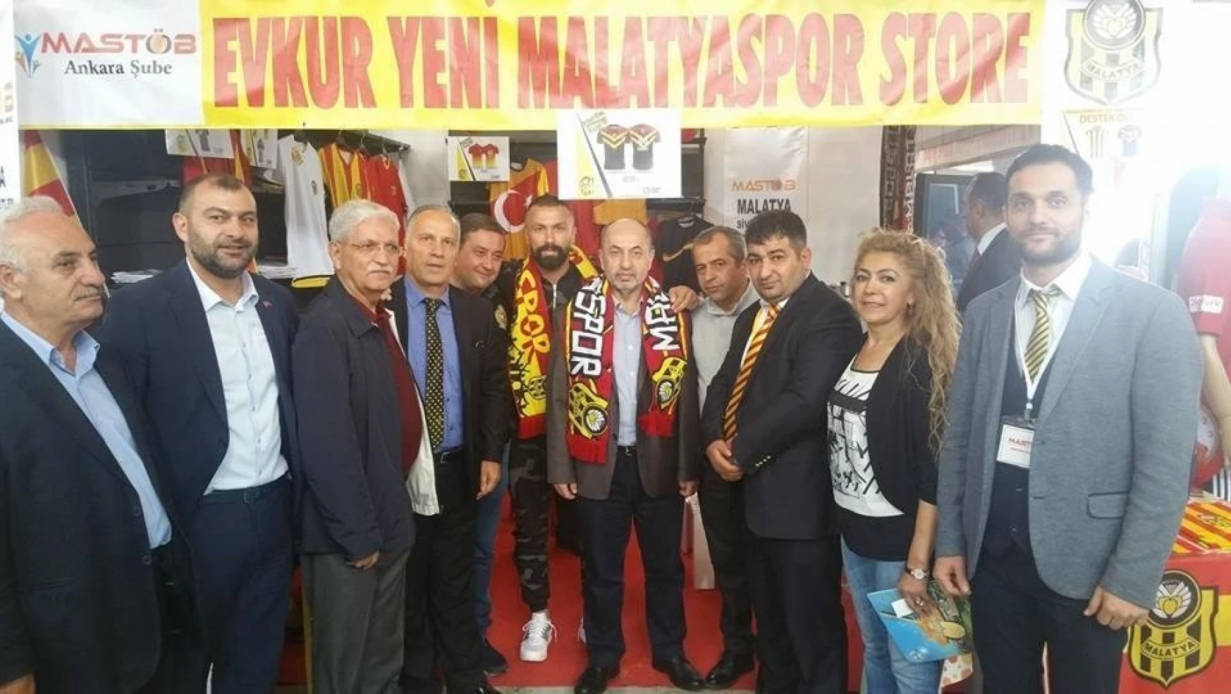Gevrek, MASTÖB yönetimine Evkur Yeni Malatyaspor stadında plaket verdi
