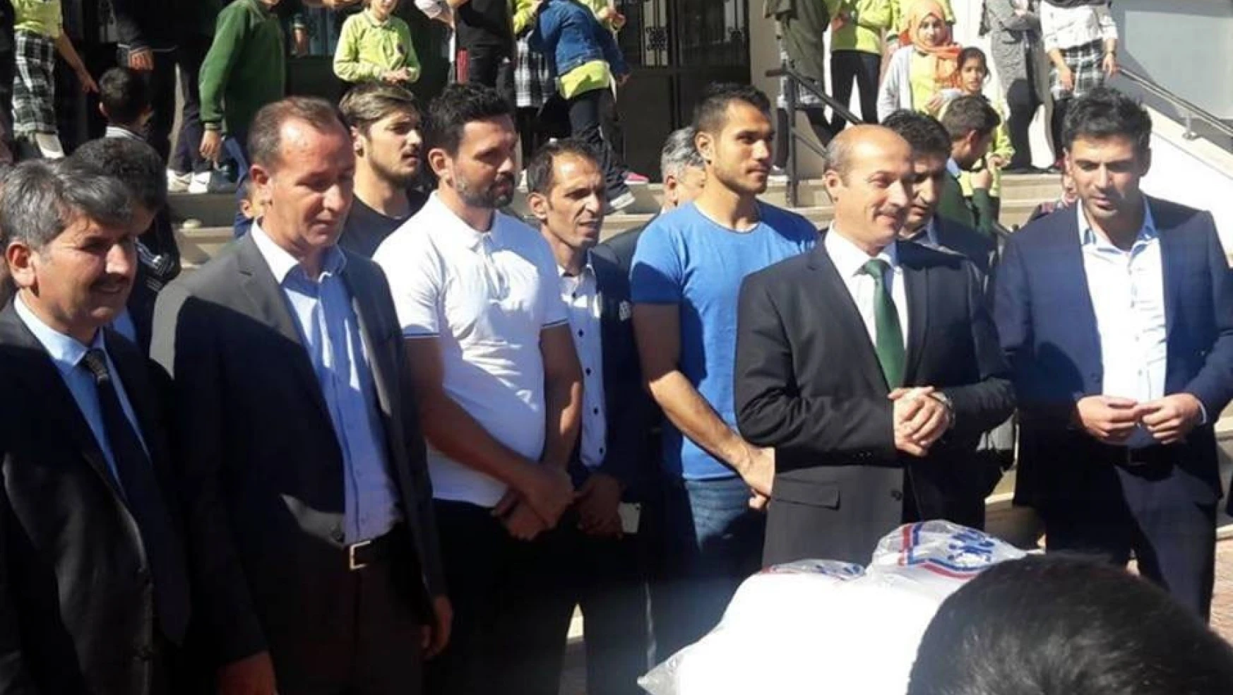 Evkur Yeni Malatyaspor teknik heyeti ve futbolcuları aşure etkinliğine katıldı
