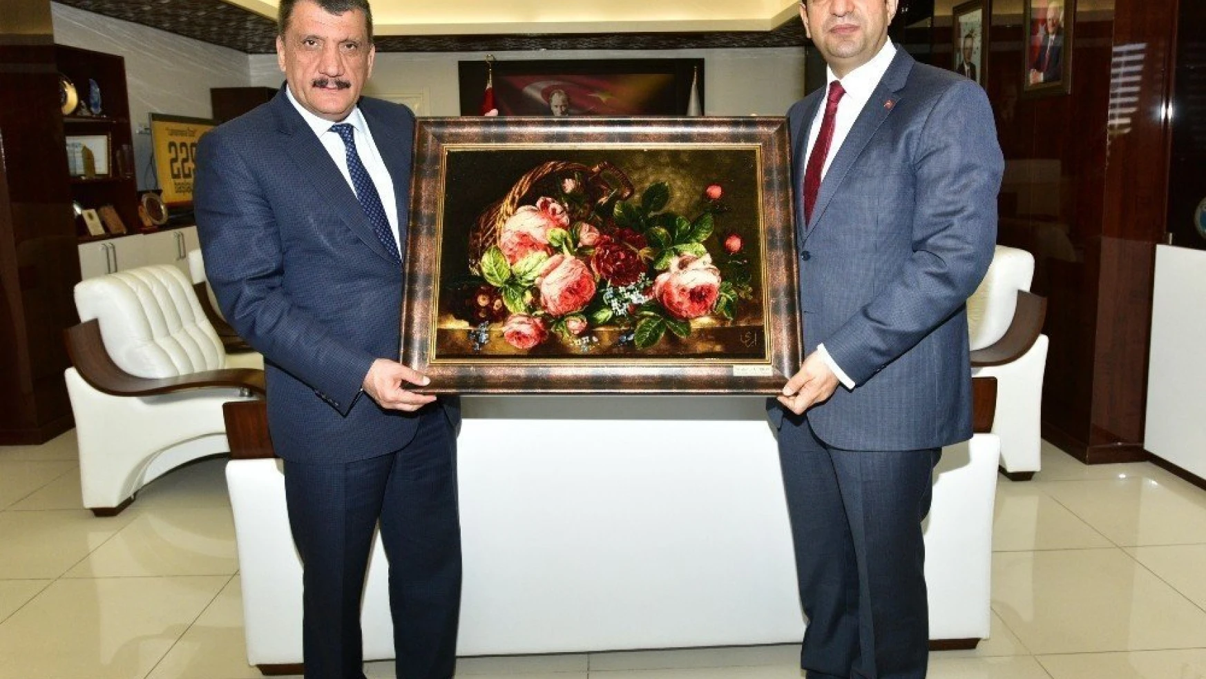 Bakan Yardımcısı Fatih Çiftçi'den Belediye Başkanı Selahattin Gürkan'a övgü
