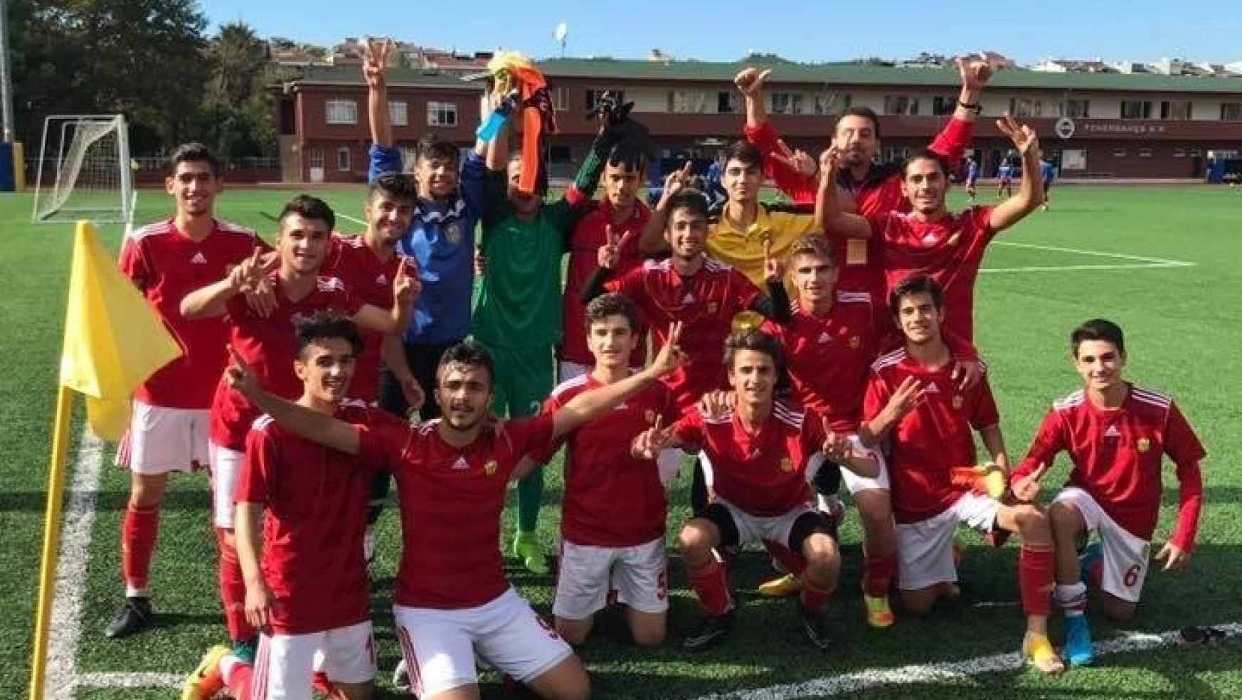 Evkur Yeni Malatyaspor Elit Akademi U17 takımında Fenerbahçe galibiyetinin sevinci sürüyor
