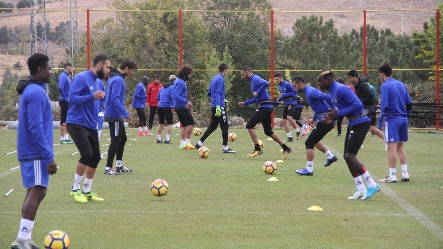 Evkur Yeni Malatyaspor, Medipol Başakşehir maçına 4 eksikle çalıştı
