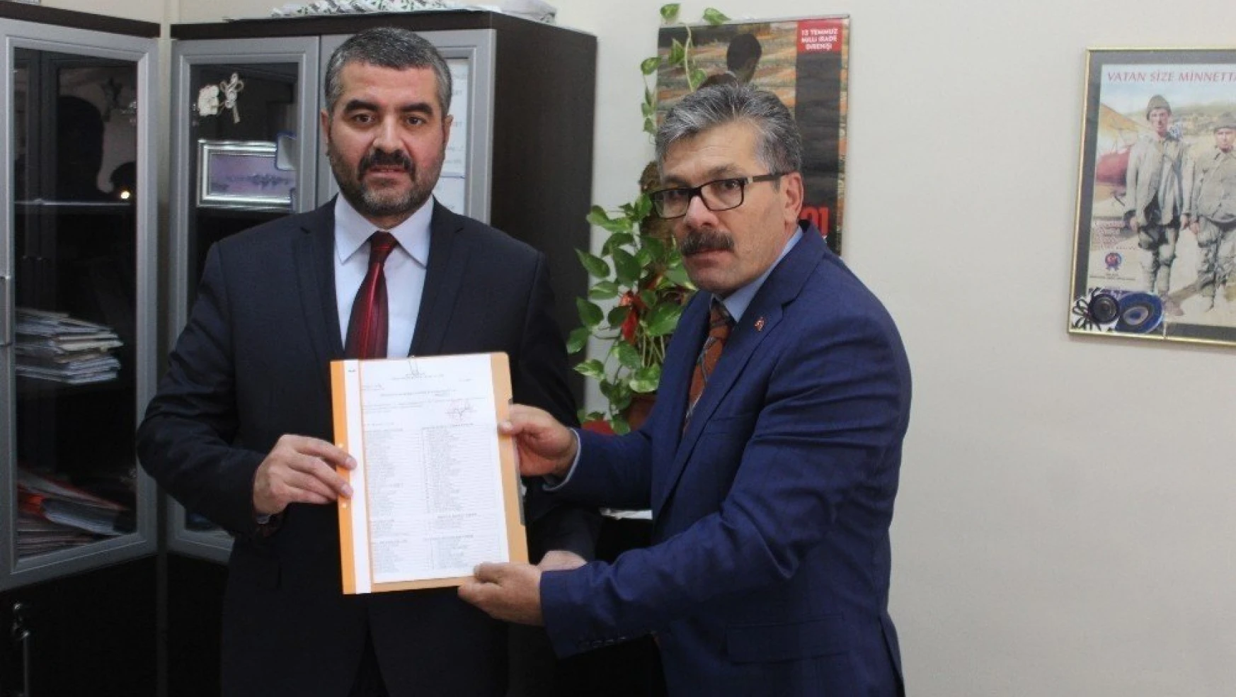 MHP Malatya İl Başkanı Bülent Avşar, mazbatasını aldı
