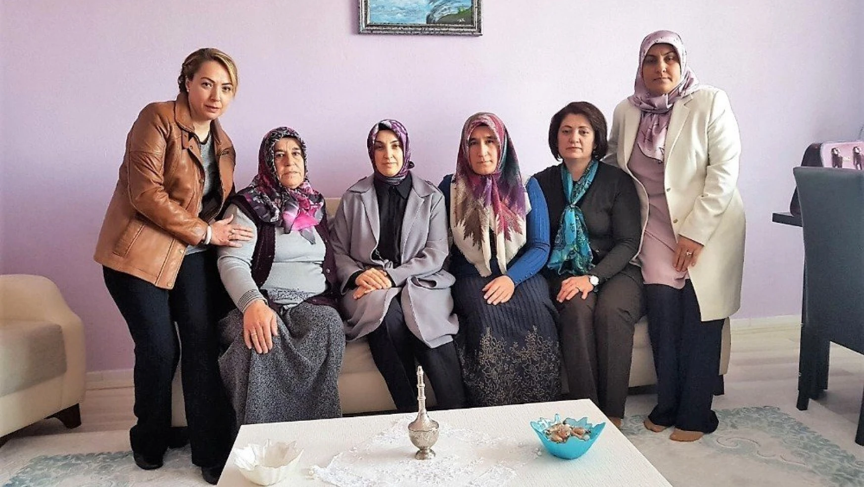 Vali Kaban'ın eşi Neriman Kaban şehit ailelerini ziyaret etti
