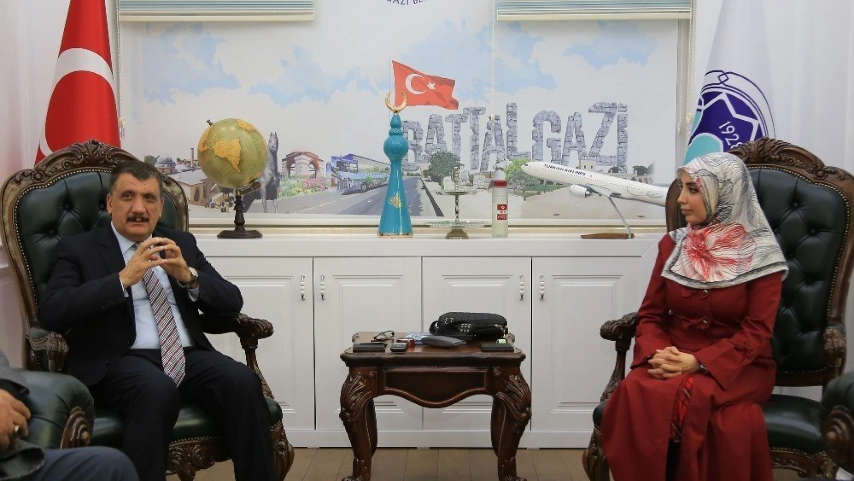 Başkan Gürkan ile Çolak yetimlere yapılan yardımları konuştu
