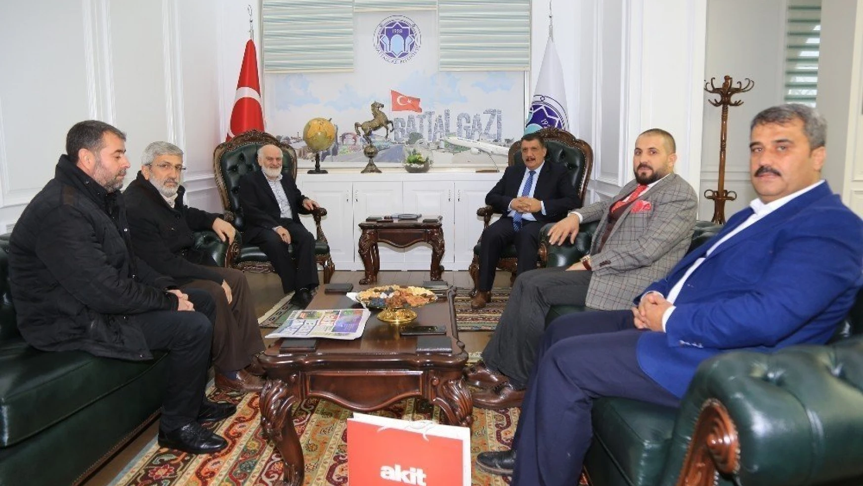 Karahasanoğlu Başkan Gürkan'ı ziyaret etti
