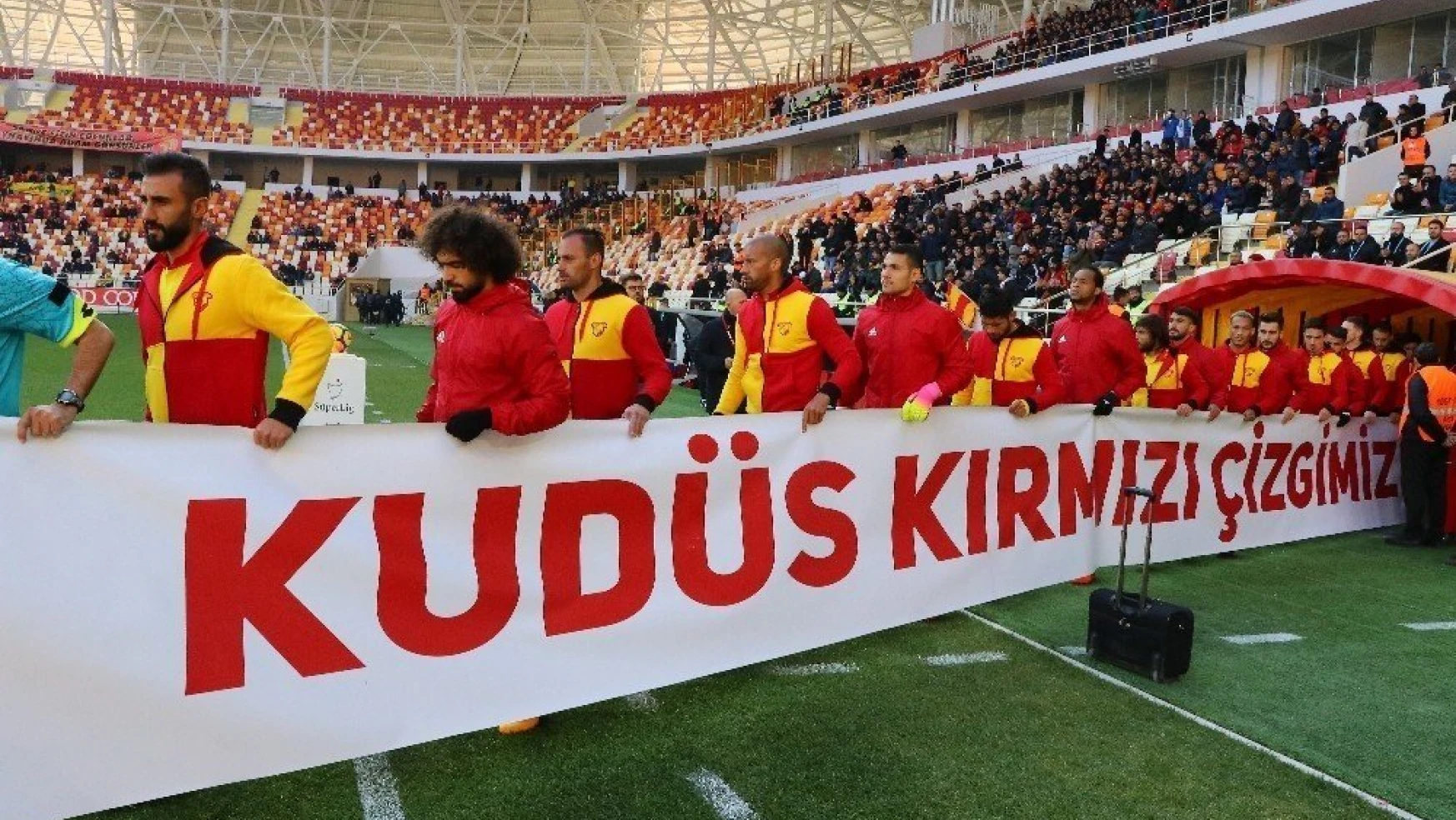 Süper Lig: Evkur Yeni Malatyaspor: 1 - Göztepe: 3 (İlk yarı)
