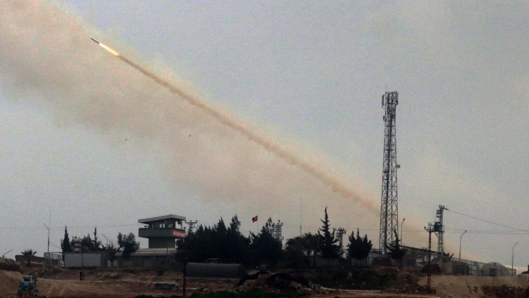 Obüslerimiz, Afrin'i aralıksız vuruyor