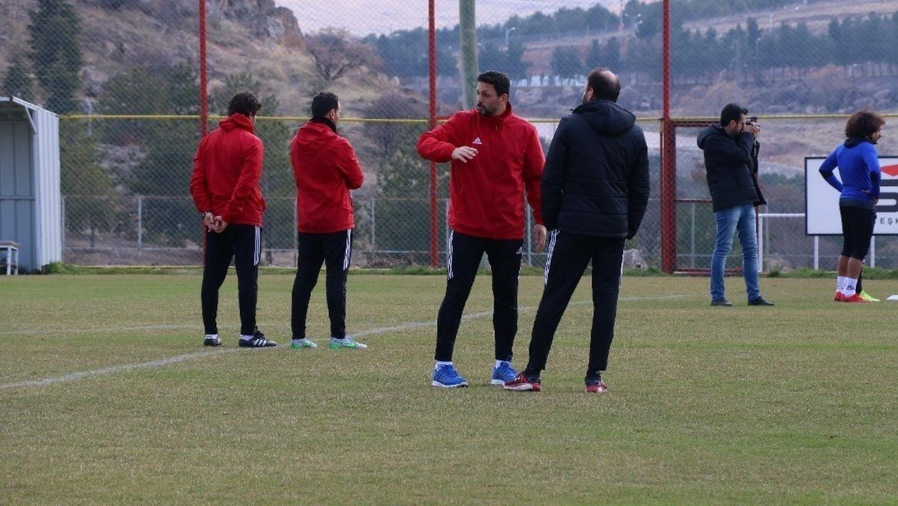 Evkur Yeni Malatyaspor'da Erol Bulut'tan futbolcularına uyarı
