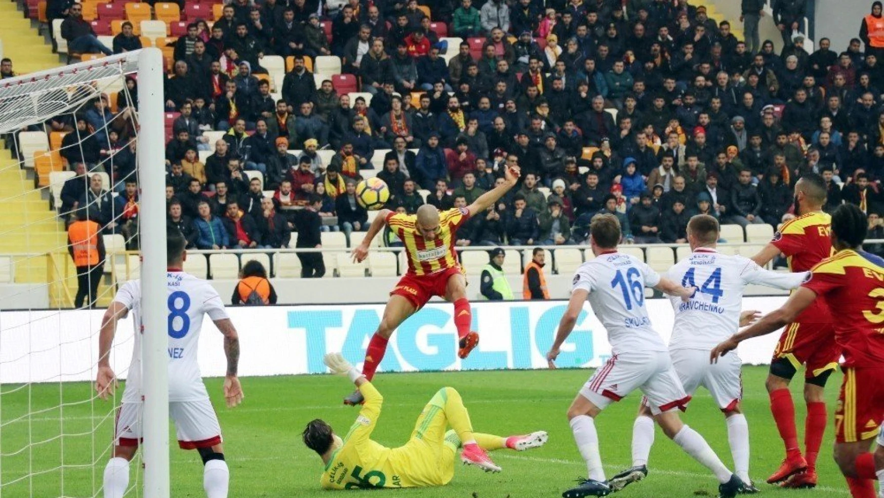 Evkur Yeni Malatyaspor'da Dori ve Mina formayı kaptı
