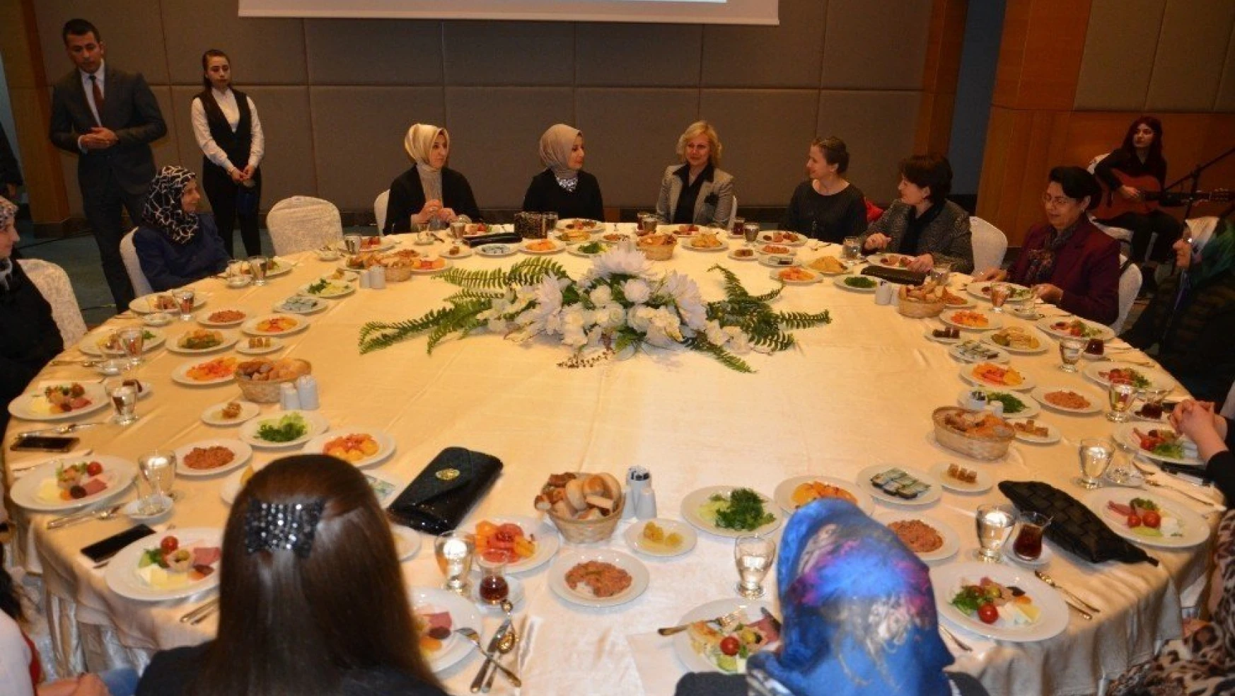Malatya'da 'Gönül Elçileri' kadınlar günü nedeniyle buluştu
