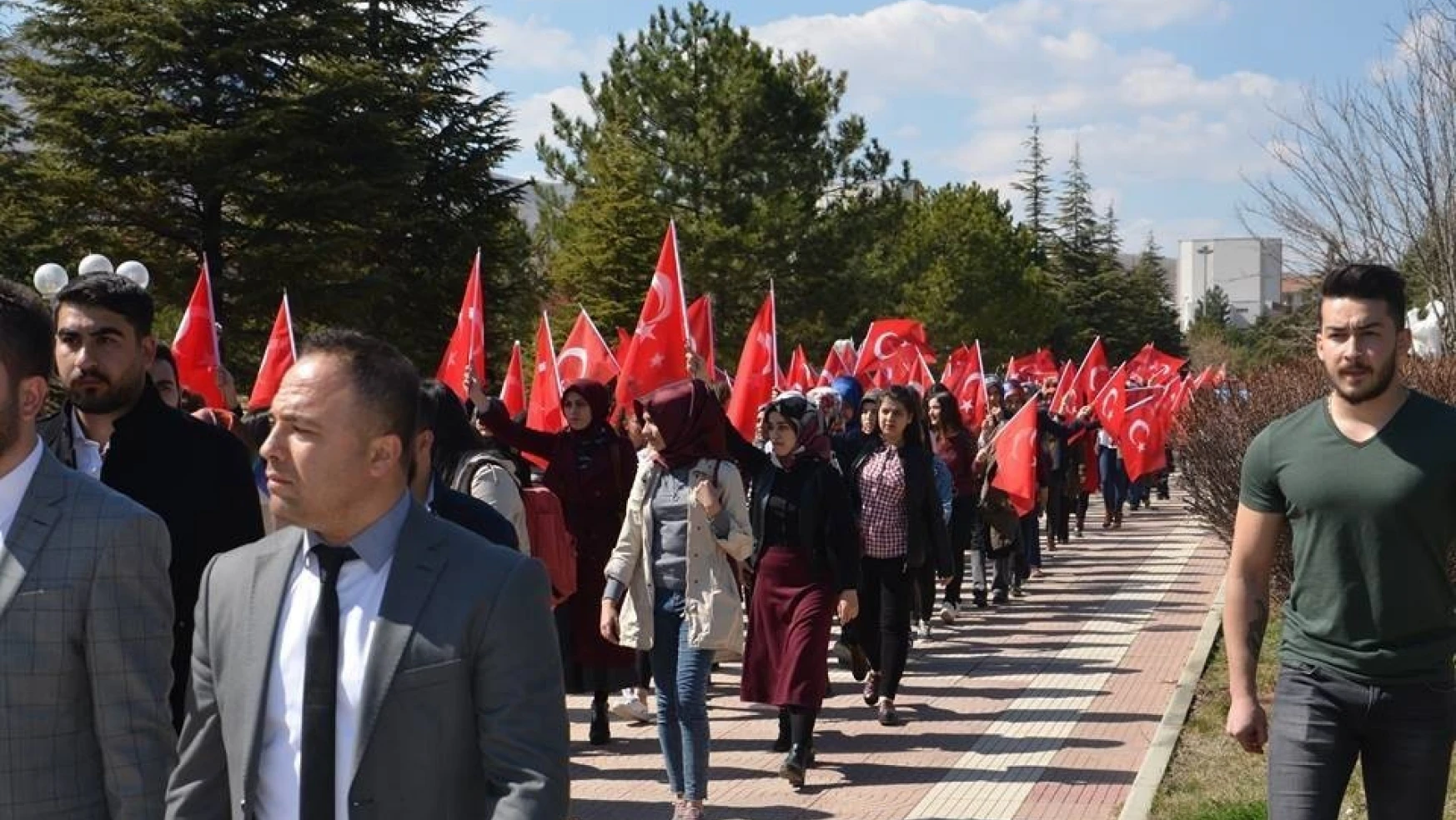 Malatya Ülkü Ocakları'ndan 'İstiklal Marşı' yürüyüşü
