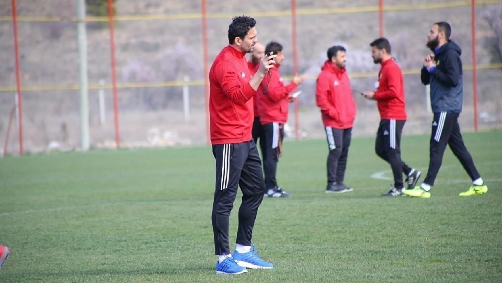 E.Yeni Malatyaspor'da Erol Bulut eleştirilere yanıt verdi
