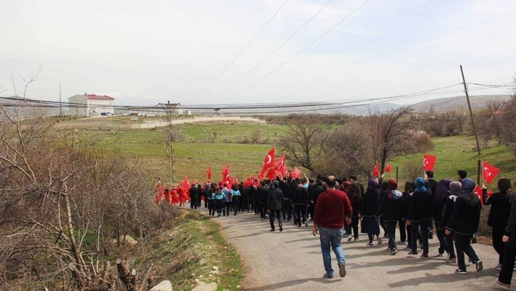 Malatya'da öğrenciler Mehmetçik için yürüdü
