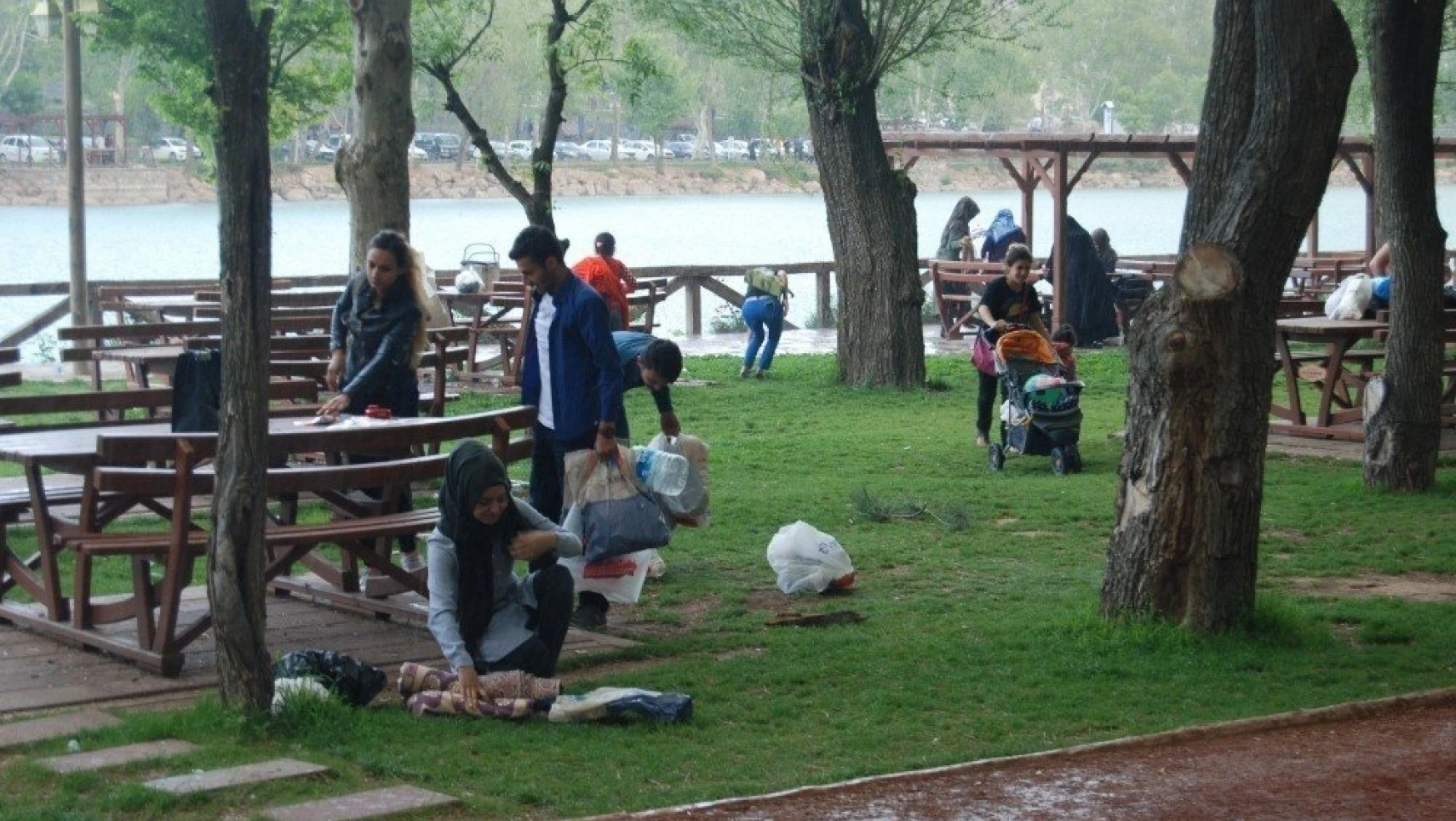 Vatandaşlar Turgut Özal Tabiat Parkı'na akın etti