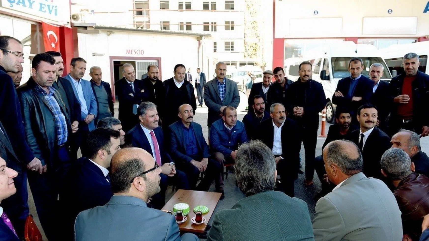 Başkan Çakır' Minibüsçüler  odasını ziyaret etti
