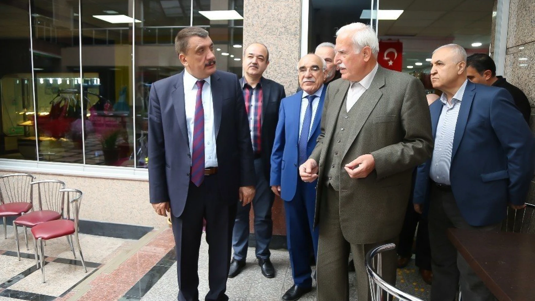 Başkan Gürkan Kapalı Çarşı esnafı ile bir araya geldi
