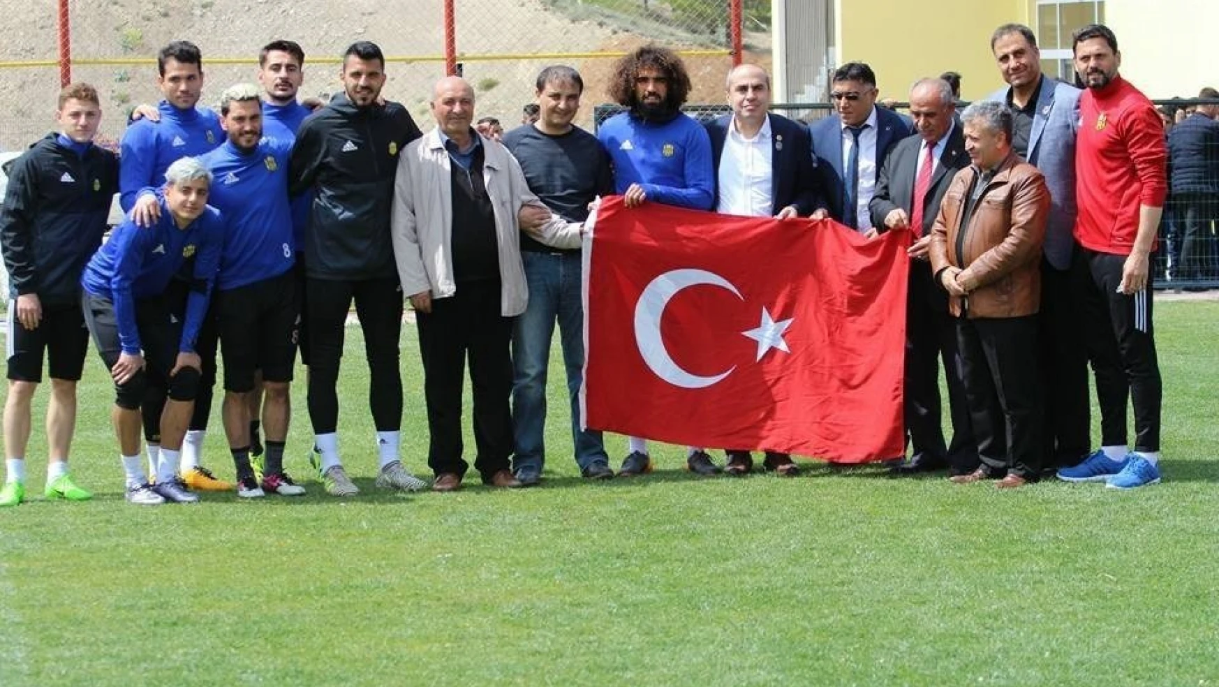 Türkiye Gaziler ve Şehit Aileleri Vakfı'ndan E.Yeni Malatyaspor'a destek
