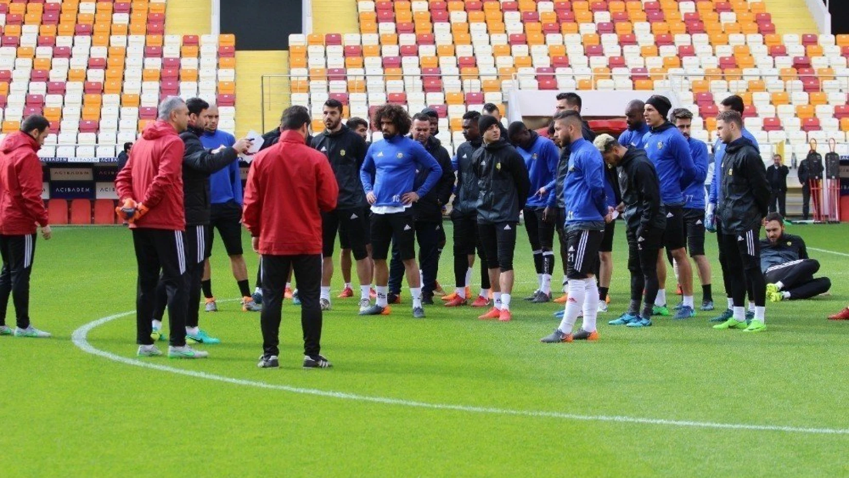 Evkur Yeni Malatyaspor yeni stadyumda taktik çalıştı
