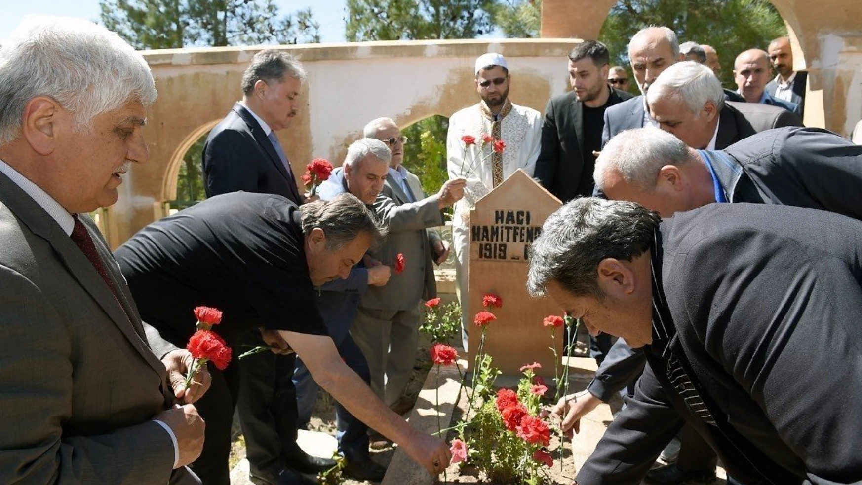Eski Belediye Başkanı Hamit Fendoğlu mezarı başında dualarla anıldı
