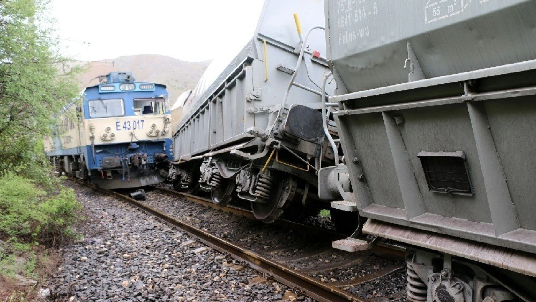 Tren kazası: Vagonlar raydan çıktı