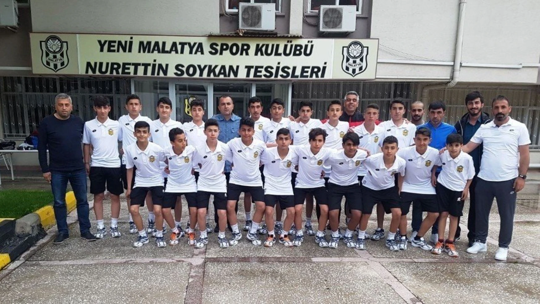 Yeni Malatyaspor U14 takımı Antalya'ya gitti