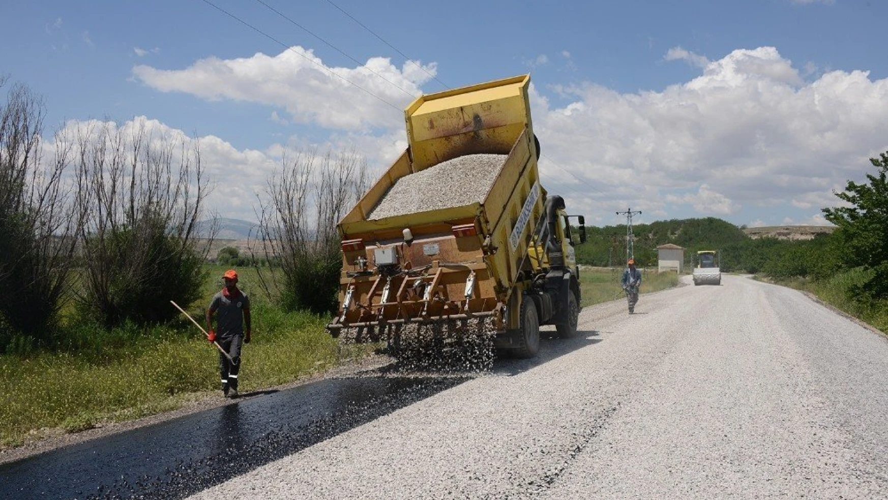 Yazıhan'da 20 km'lik grup yolu asfaltlanıyor