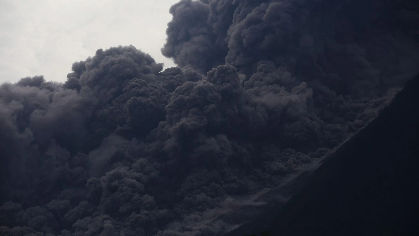 Guatemala'da volkan patlaması: 25 ölü