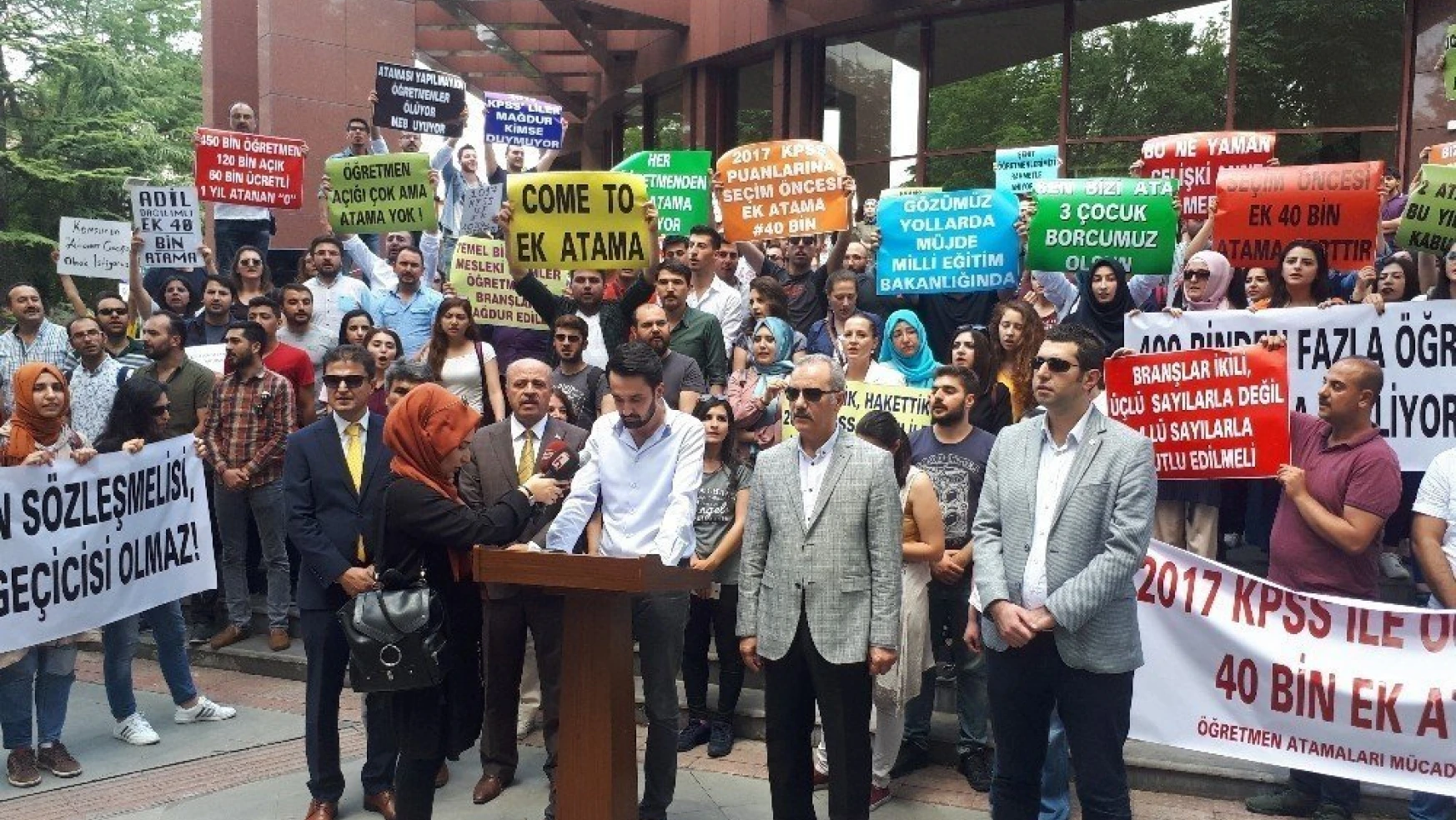 Atama bekleyen öğretmenler Ankara'da eylem yaptı