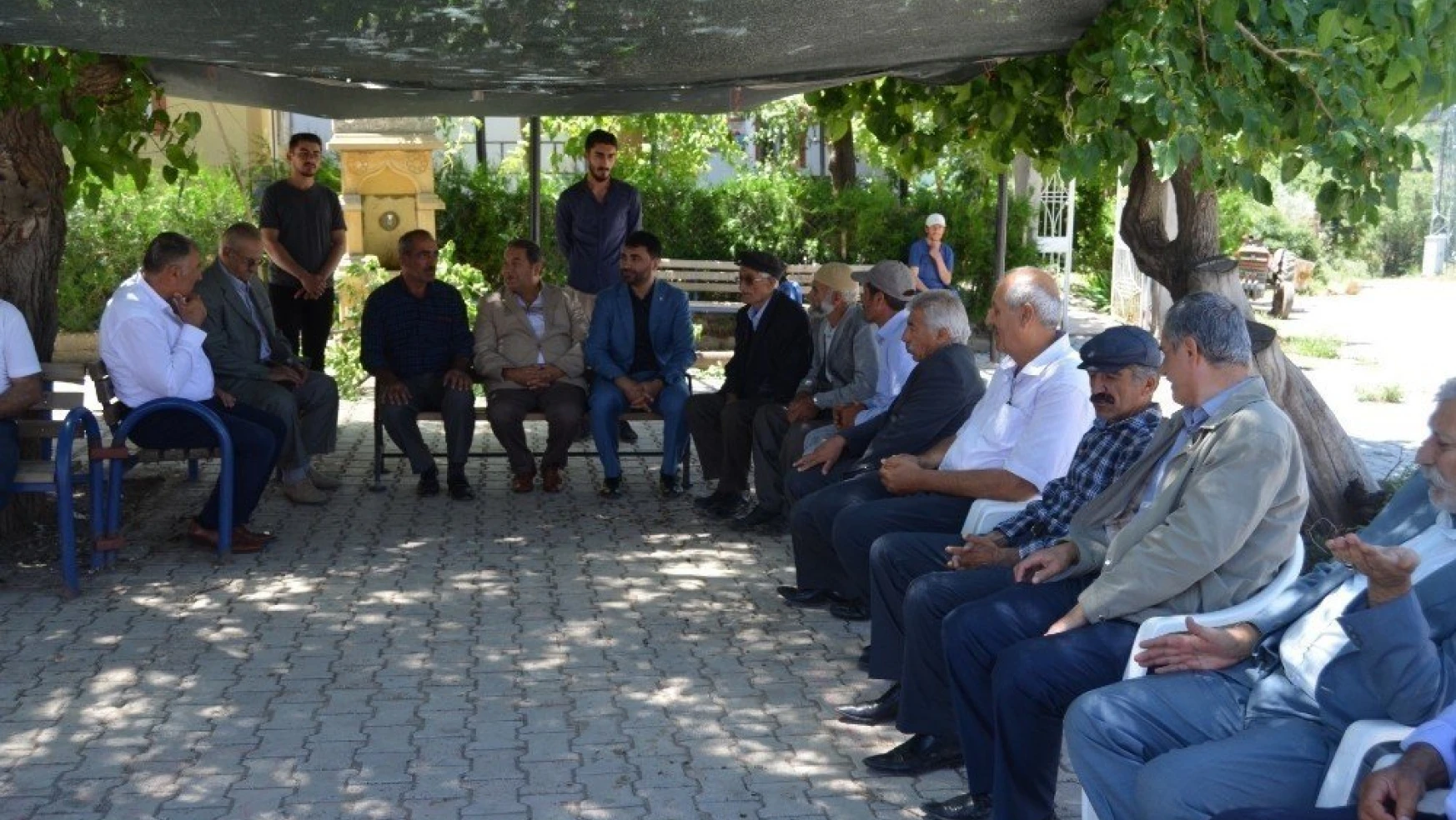 MHP'li Fendoğlu şerbet dağıttı