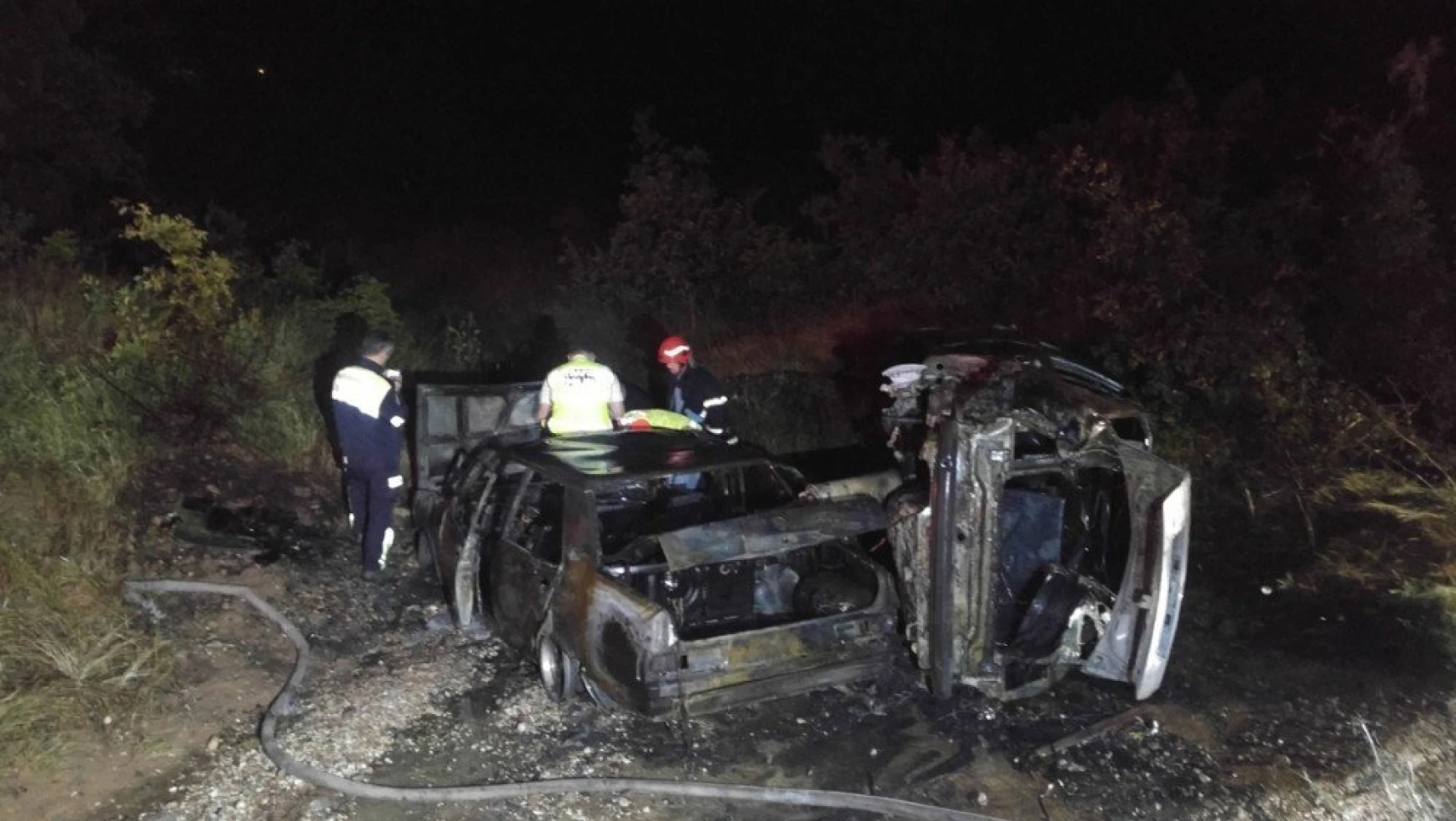 Kaza sonrası iki araç yandı, 4 kişi yaralandı