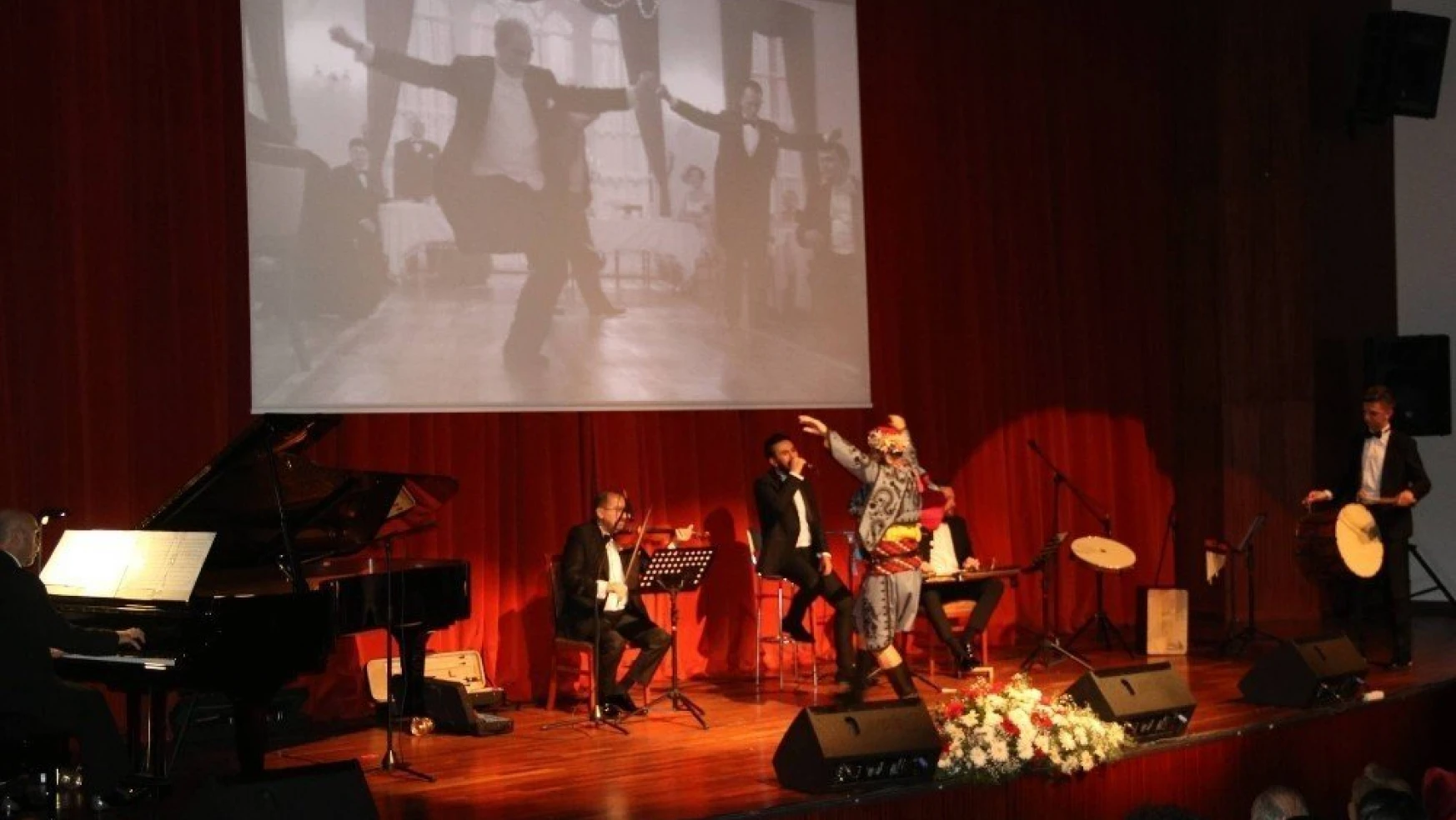 Keman ve piyano ile Yurt Ezgileri konserine yoğun ilgi