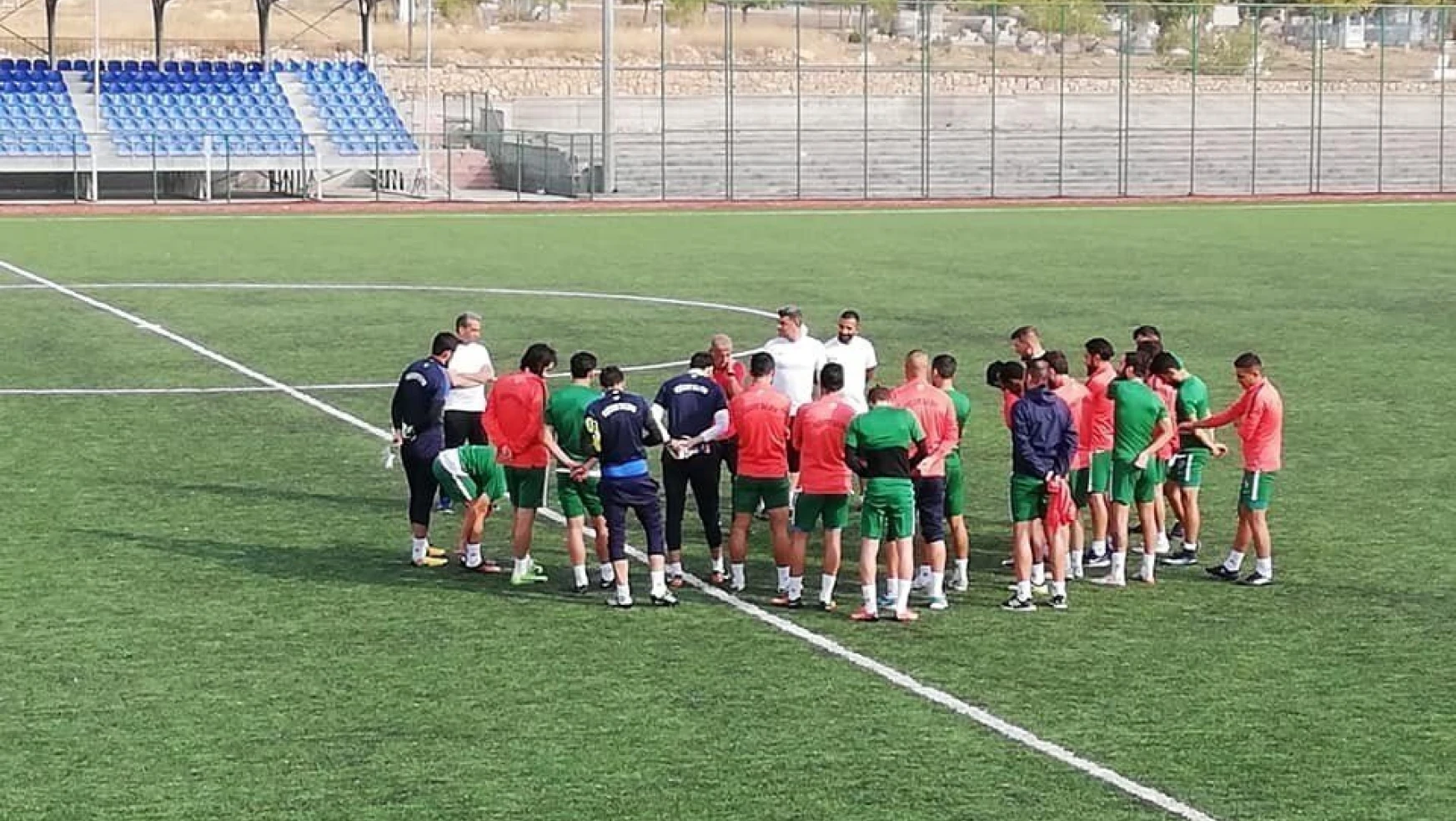 Yeşilyurt Belediyespor Ş.Urfa Belediyespor maçına hazırlanıyor