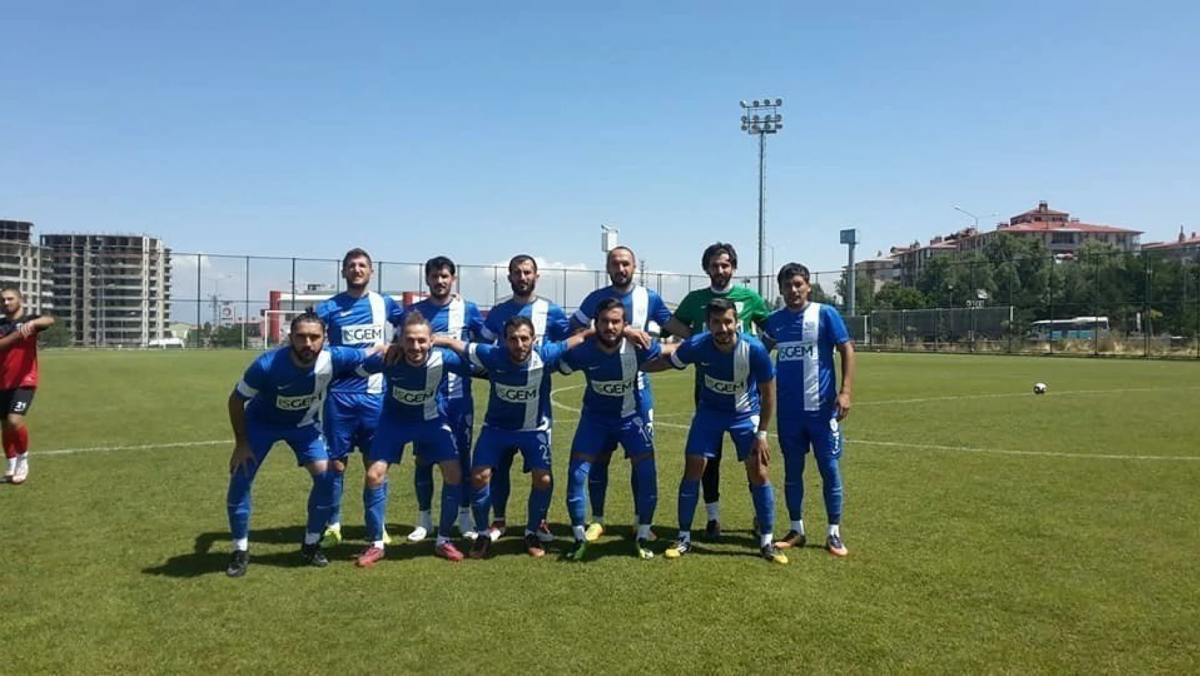 Yeşilyurt Belediyespor Kahta'yı farklı mağlup etti