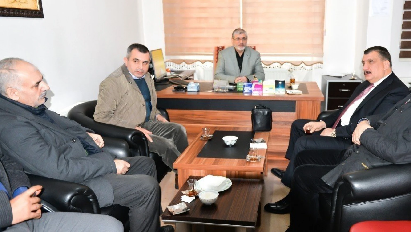 Başkan Gürkan, Yetimler Kervanı Derneği'ni ziyaret etti