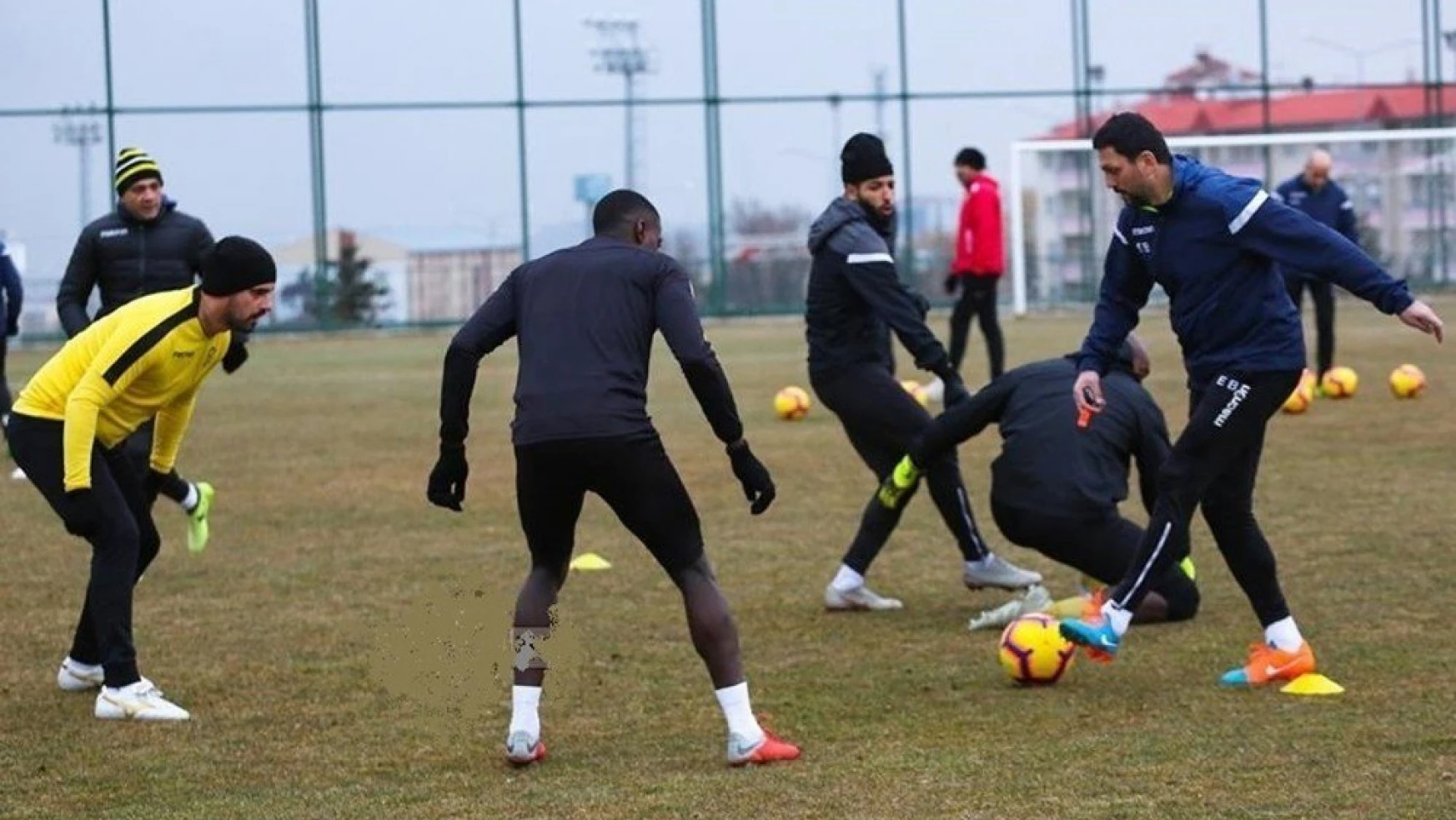 E. Yeni Malatyaspor, Bursaspor maçına İstanbul'da hazırlanıyor