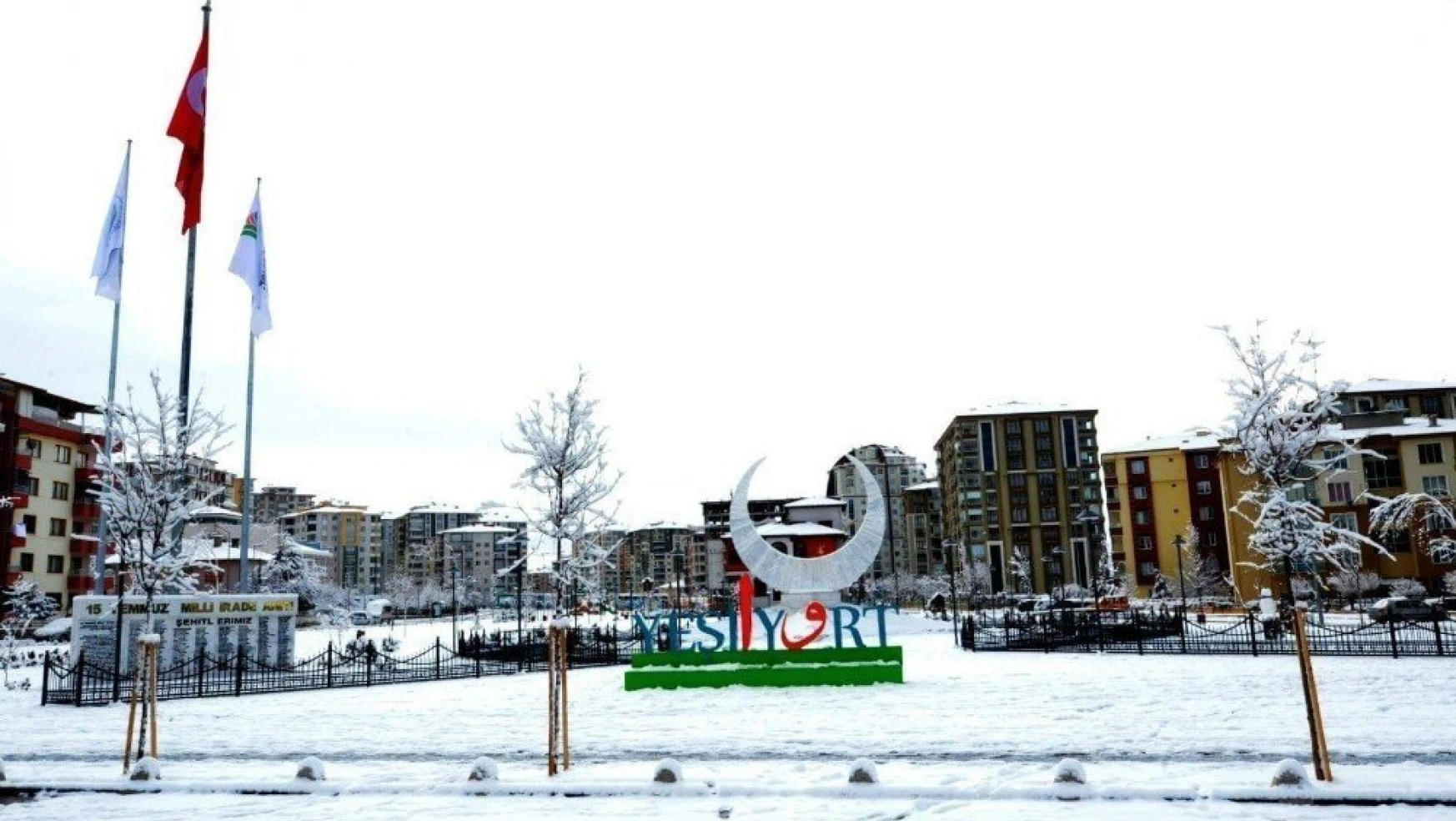 Yeşilyurt'da karla mücadele çalışmaları sürüyor