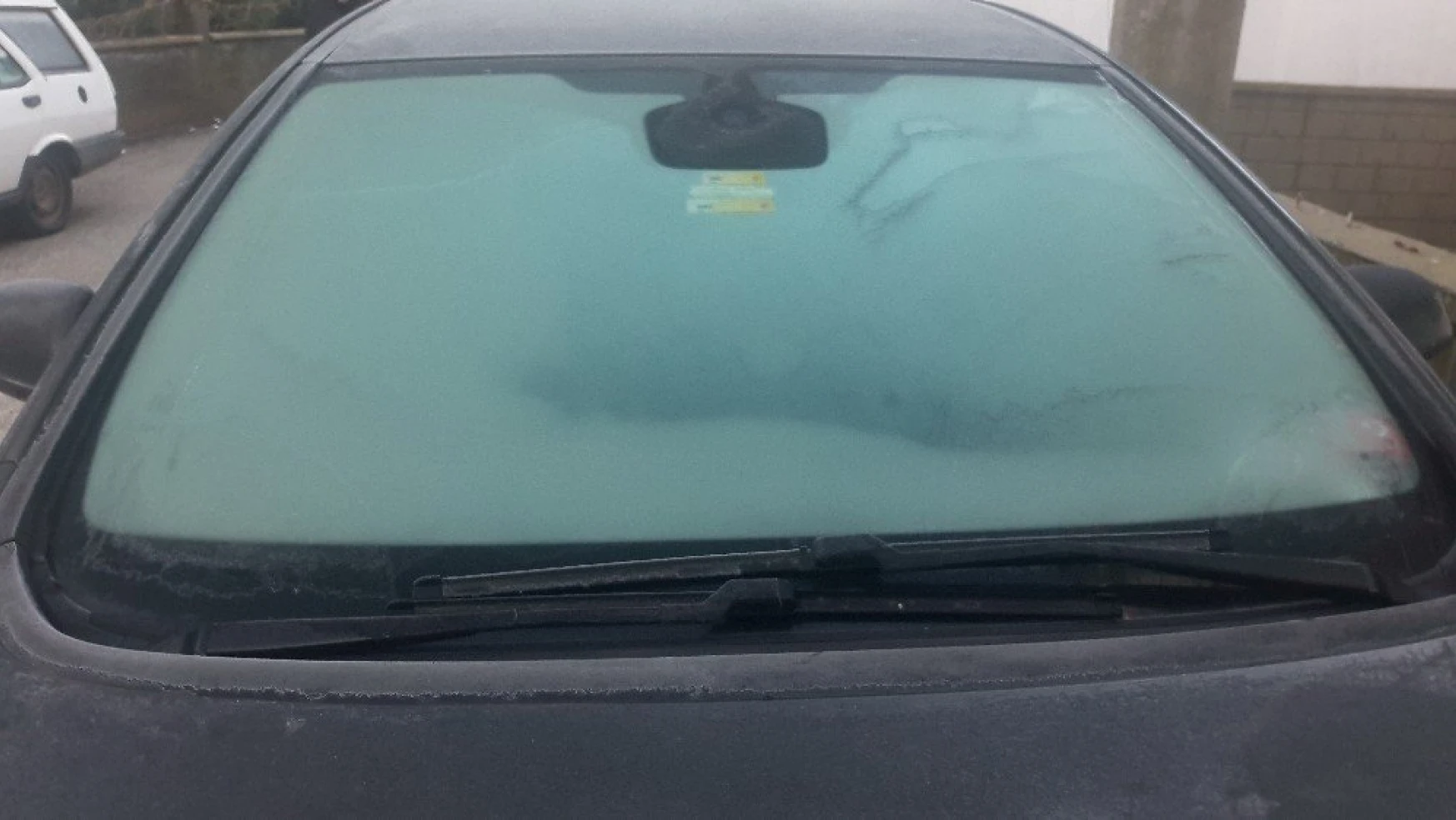 Adıyaman'da araçların camları buz tuttu