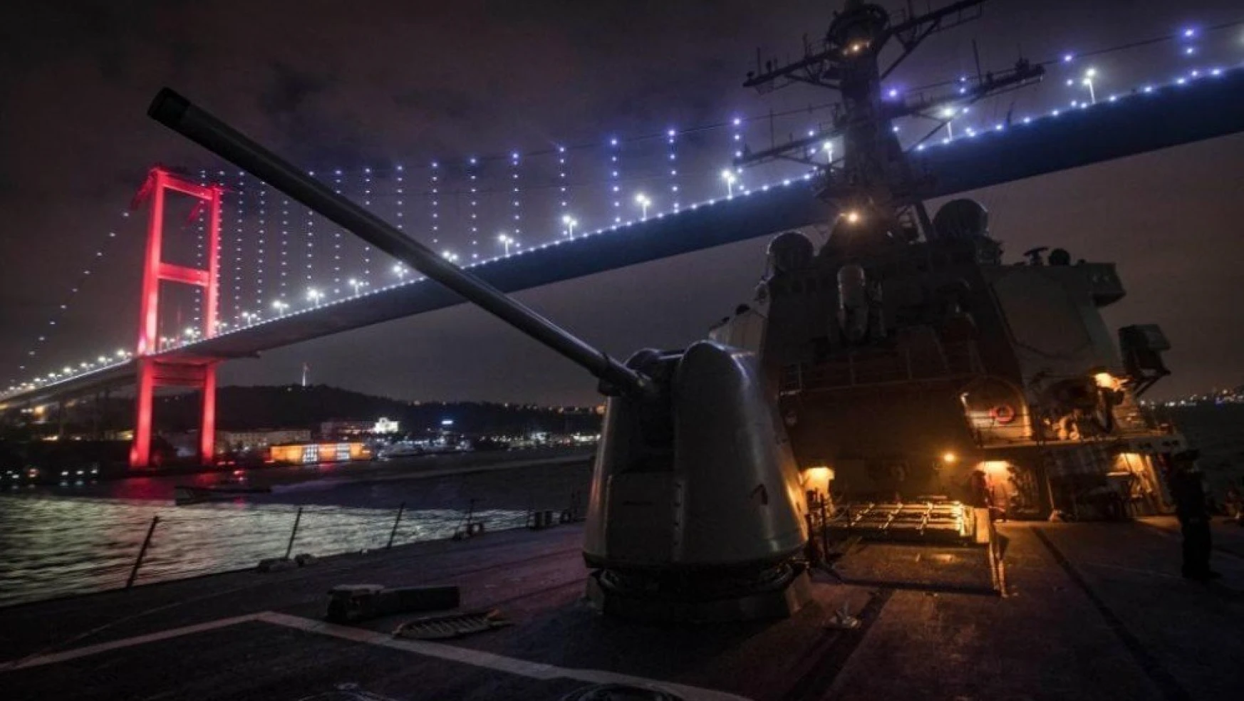 ABD Donanması, İstanbul Boğazı'nı kapak fotoğrafı yaptı