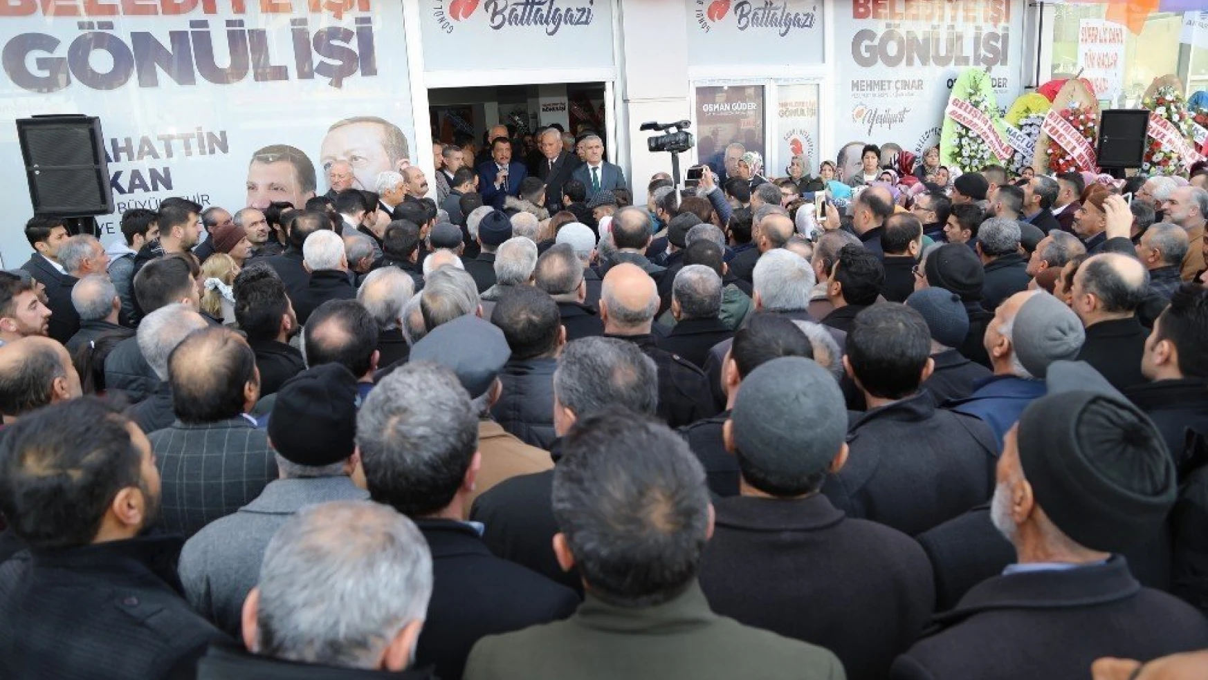 AK Parti'nin seçim bürosu açıldı