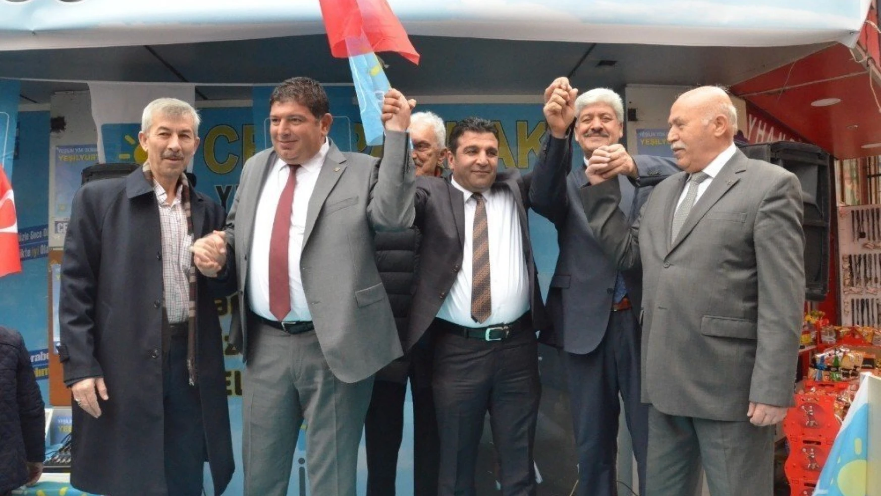 İYİ Partili Cem Parlak'ın seçim bürosu açıldı